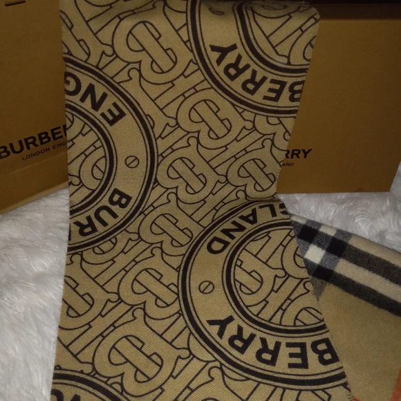 Burberry Reversible Nova Check Scarf